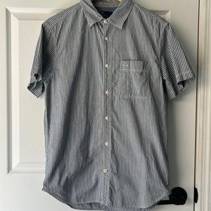 GAP Men’s Short Sleeve Striped Button Down Shirt
